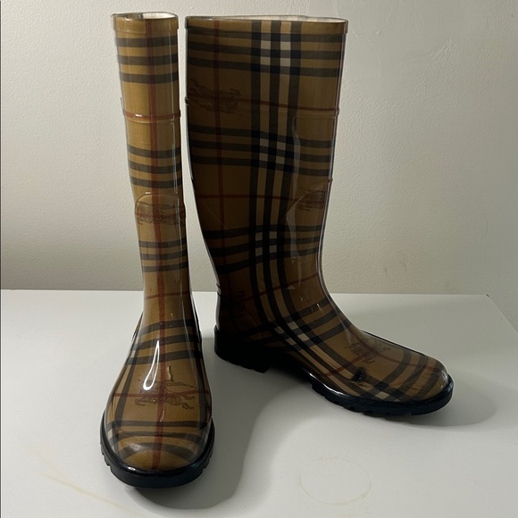 Burberry Rain Boots - Picture 7 of 7